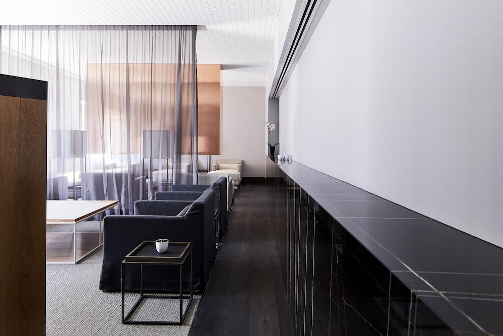 ホテル レルム キャンベラ エクステリア 写真 The interior of the lounge