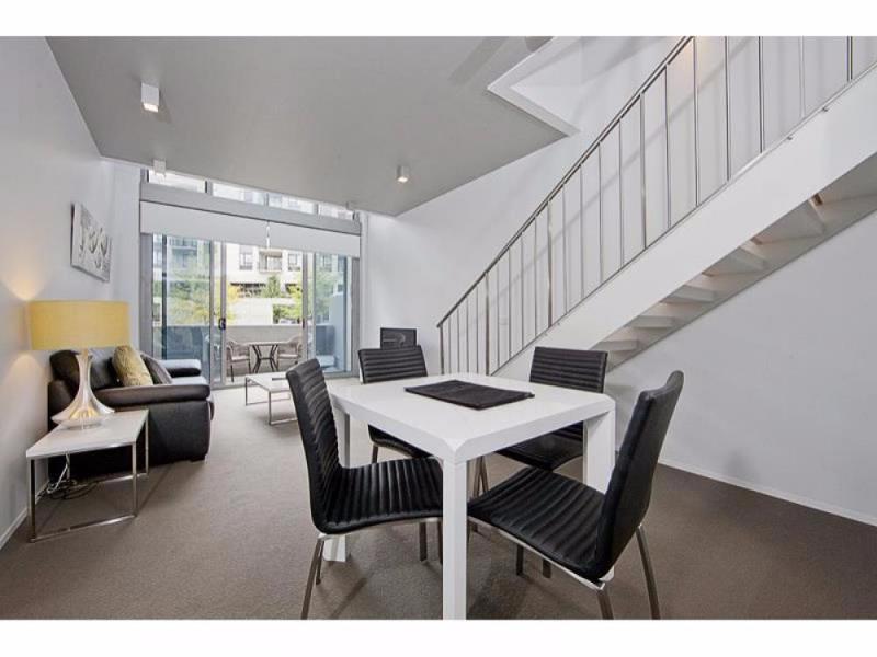ホテル レルム キャンベラ エクステリア 写真 A living room in a typical apartment