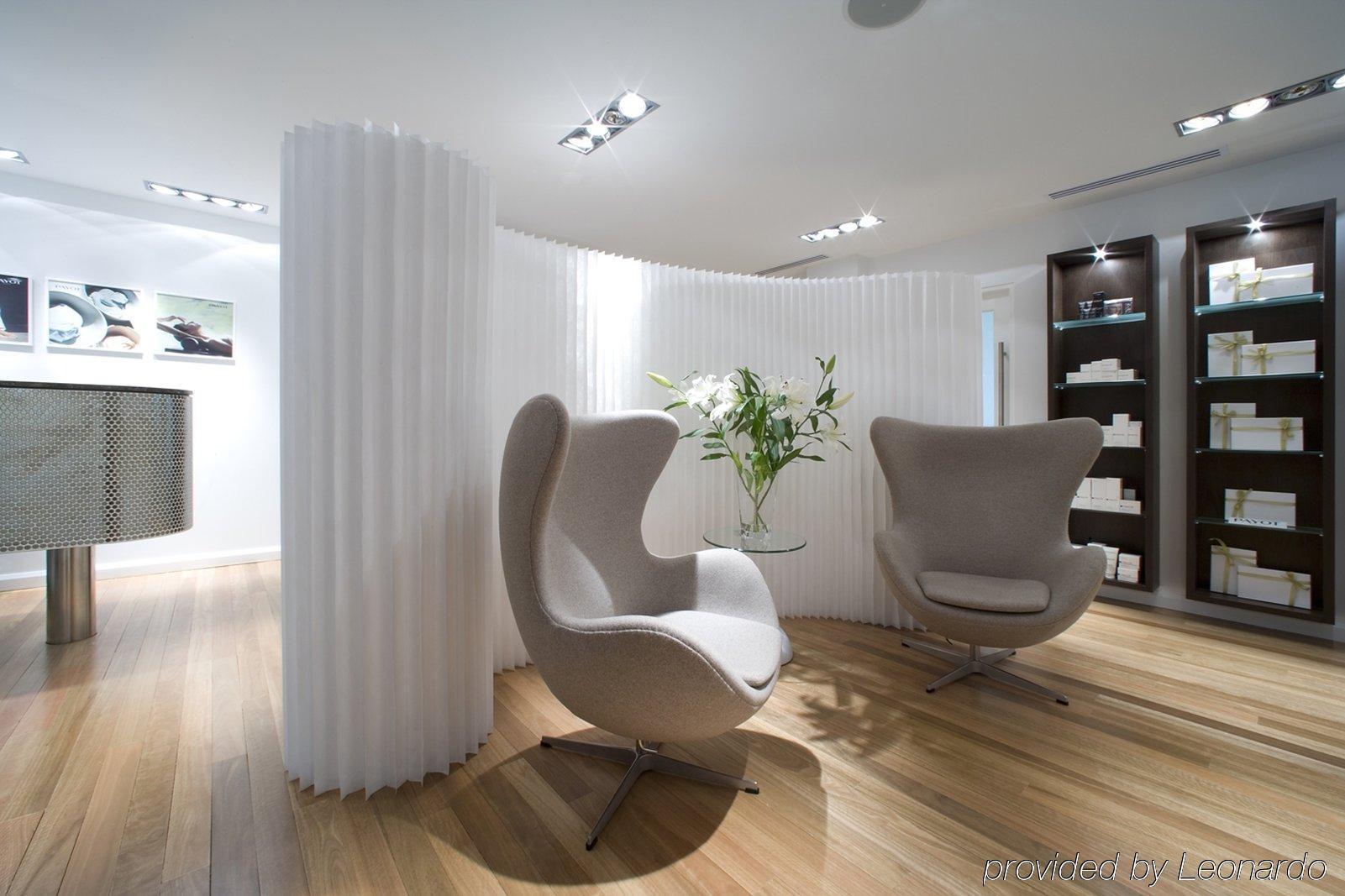 ホテル レルム キャンベラ エクステリア 写真 Interior of the clinic