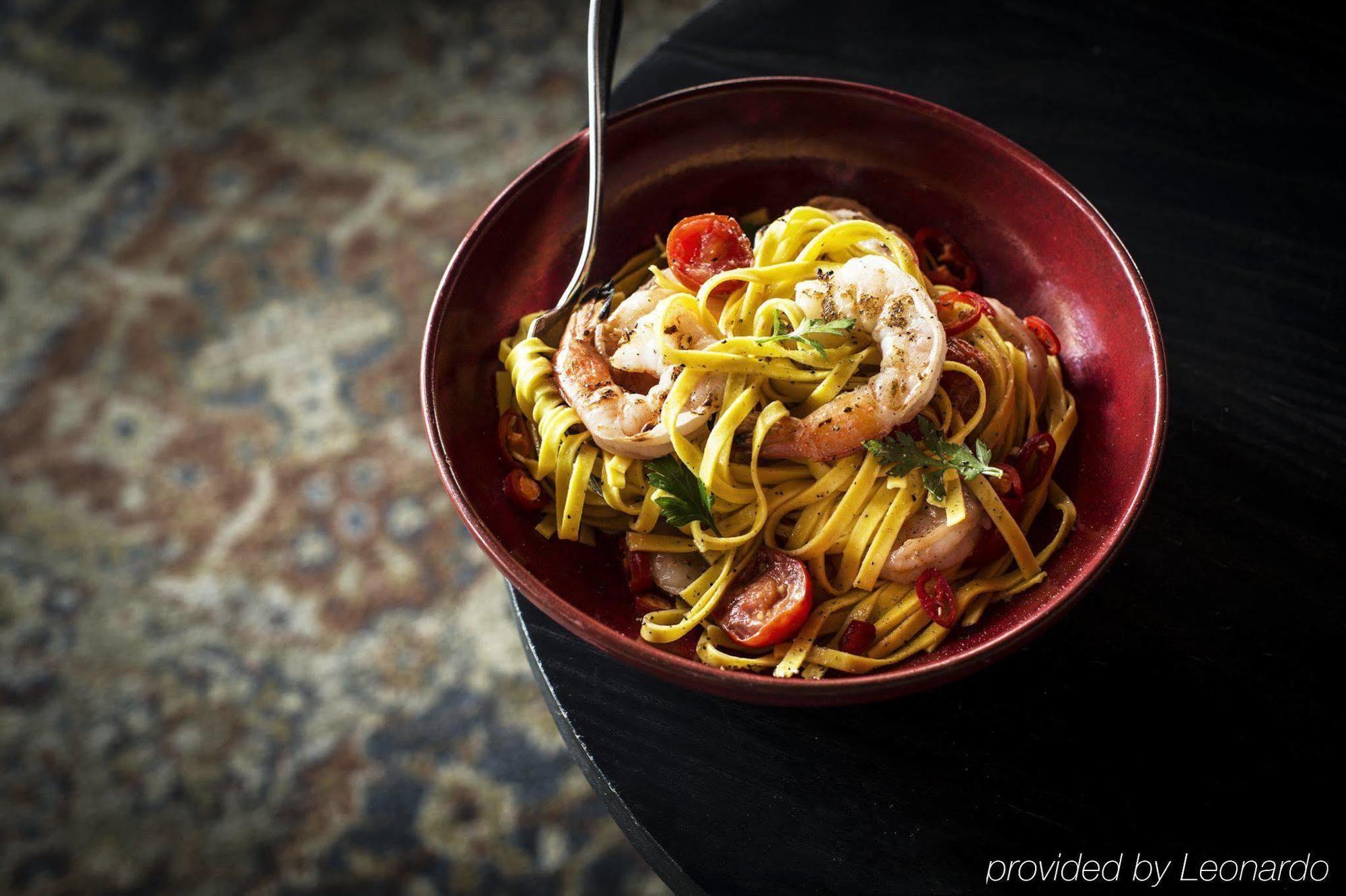 ホテル レルム キャンベラ エクステリア 写真 Shrimp and bell pepper pasta