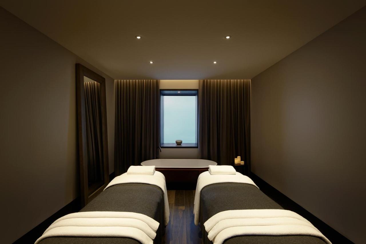 ホテル レルム キャンベラ エクステリア 写真 A treatment room at the spa